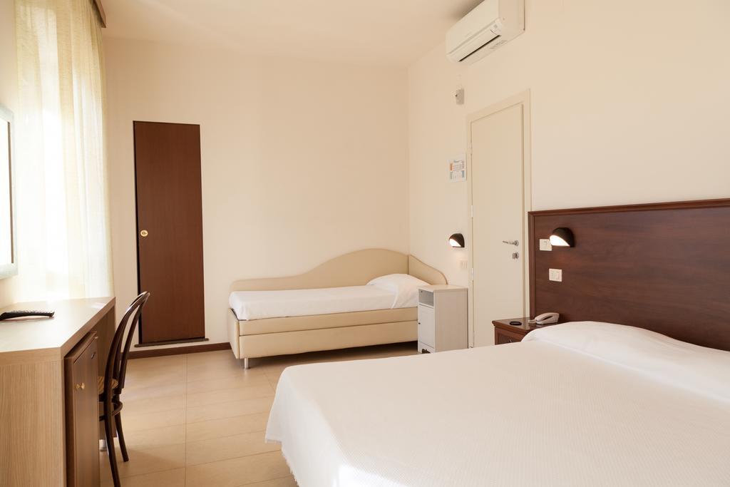 Hotel Metropol Pesaro Exterior foto